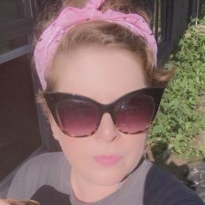 Meet your Posher, Angela